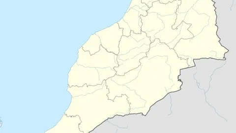 詹姆斯更适合担任后卫，中场位置背对球门接球体验迥异。